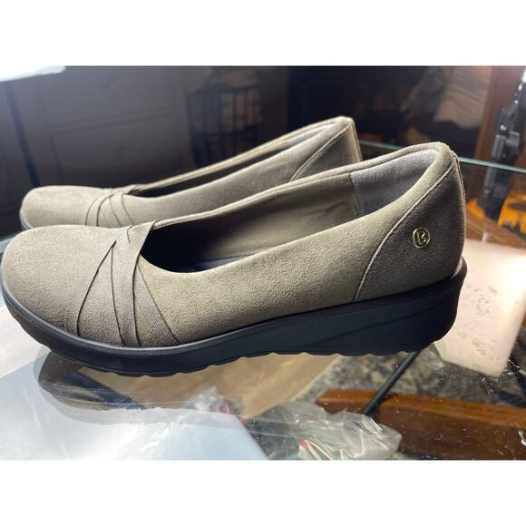 Women’s Fabric Olive color Bzees wedge flats, Size 10 - Picture 1 of 11